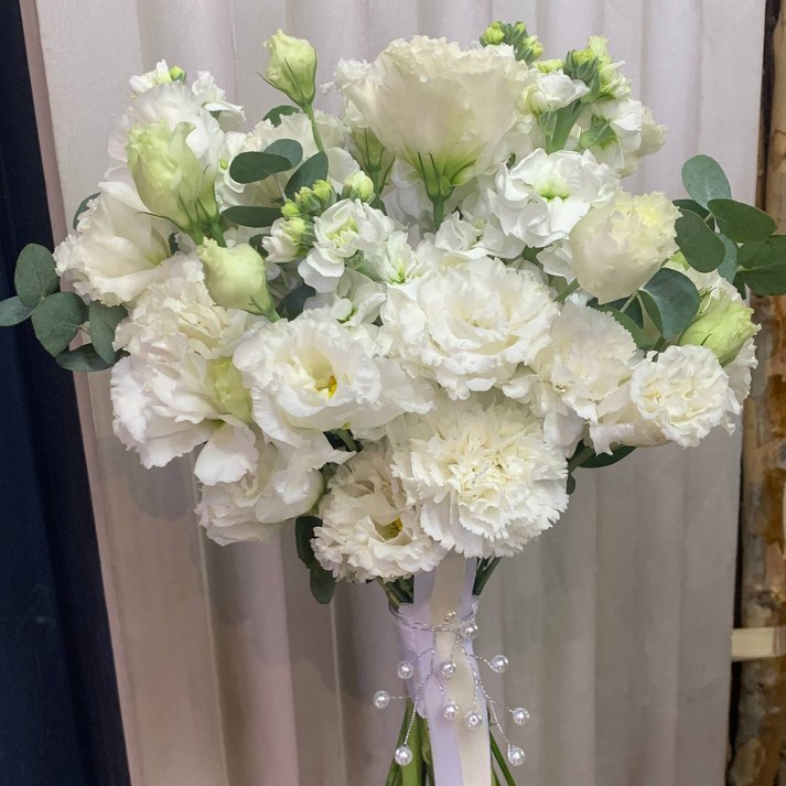 How to Keep a Bridal Bouquet Fresh All Wedding Day