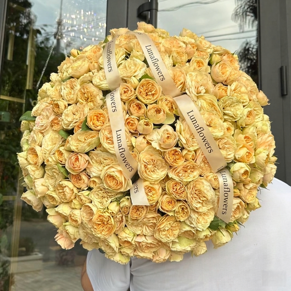Сезонный букет кустовых роз I